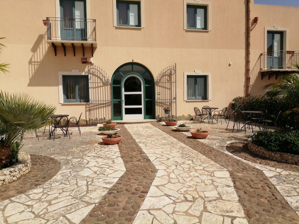 Baglio Dello Zingaro Hotel Scopello (Sicily)