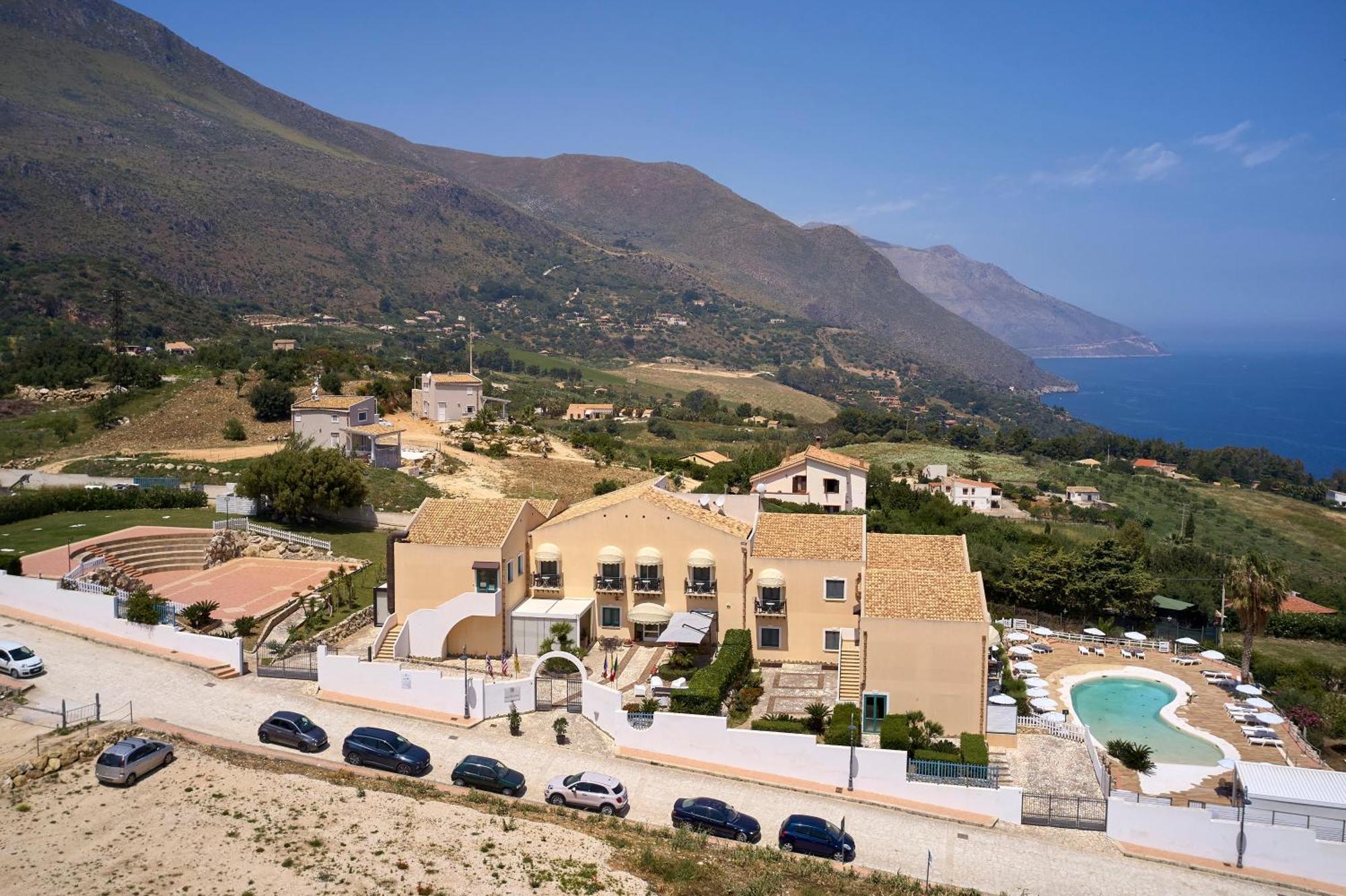 Hotel Baglio Dello Zingaro 4*